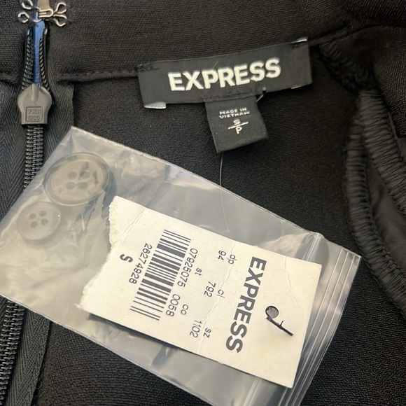 Express Black Long Sleeve Double Breasted Blazer Shorts
Romper Small NWT - Picture 9 of 11